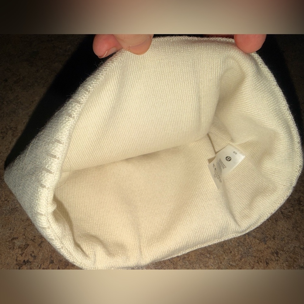 BNWT Lululemon Athletica Warm Revelation Beanie *Logo - Picture 2 of 7